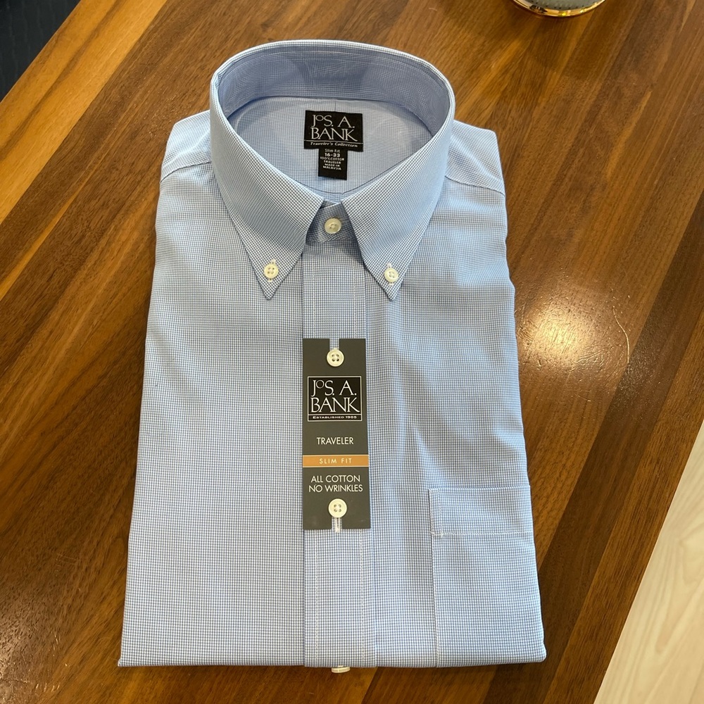 JoS. A. Bank NWT TRAVELORS COLLECTION SLIM fit button down.